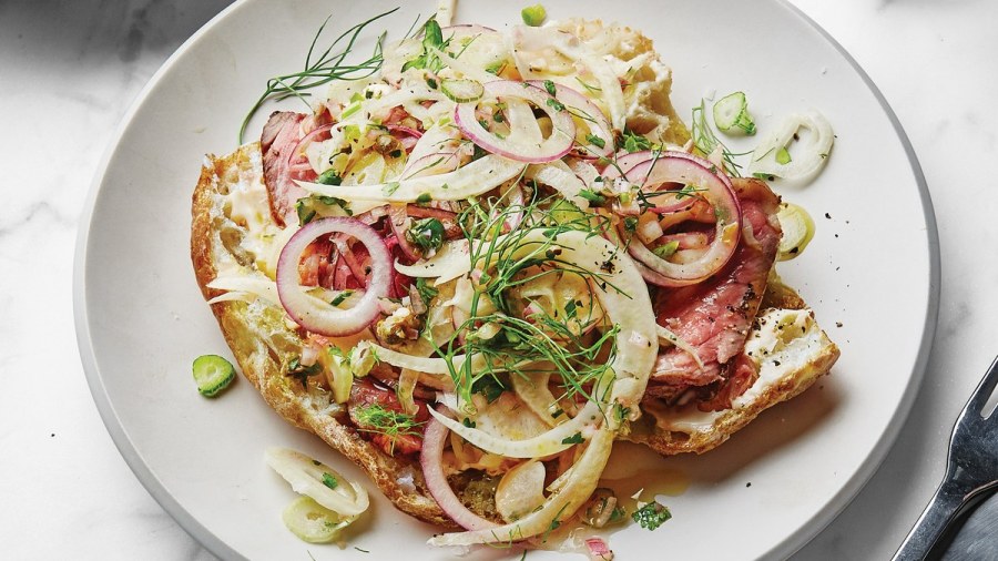 Steak Sandwiches with Fennel&nbsp;Slaw